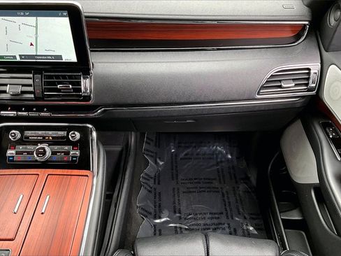 Used 2020 Lincoln Navigator L Reserve w/ Luxury Package image 26