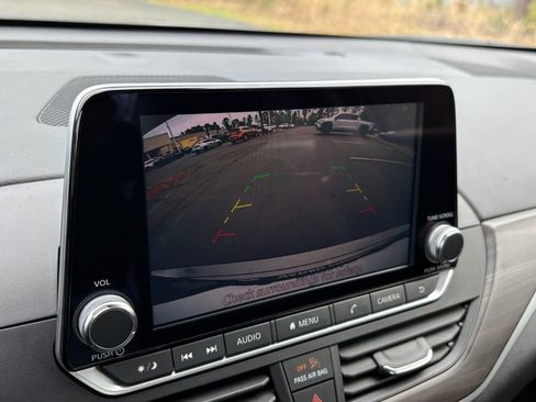 Used 2024 Nissan Altima 2.5 SV image 17