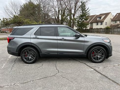 Used 2025 Ford Explorer ST image 12