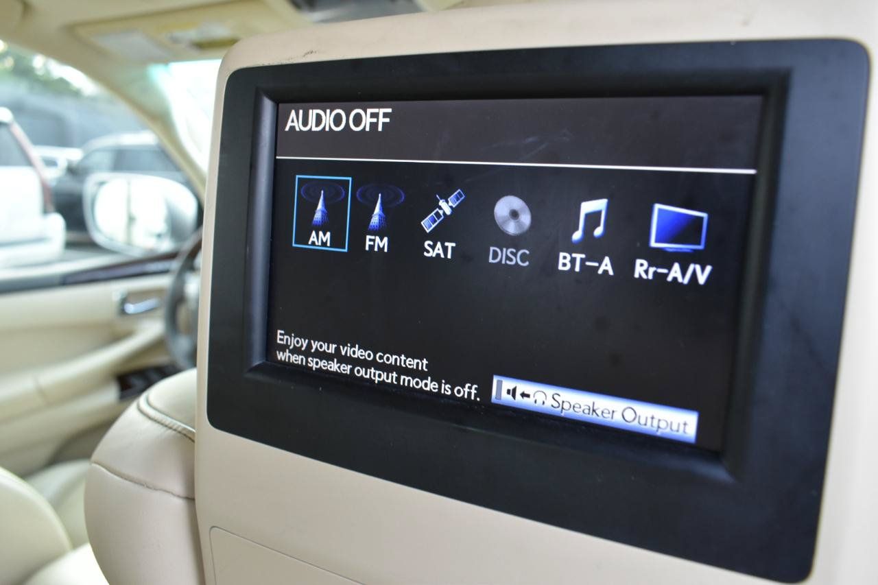 Used 2013 Lexus LX 570 4WD w/ Luxury Pkg image 47