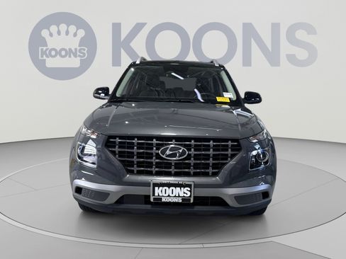 Used 2023 Hyundai Venue Limited FWD image 4