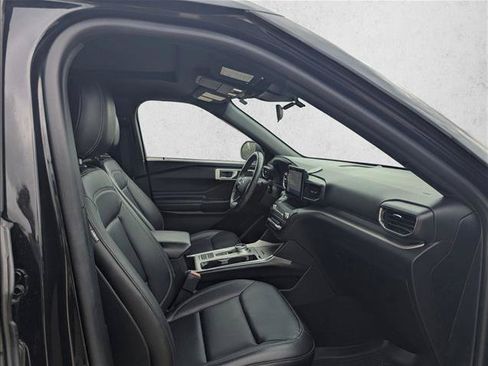 Used 2020 Ford Explorer XLT w/ Equipment Group 202A RWD image 15
