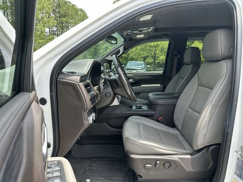 Used 2022 GMC Yukon SLT w/ SLT Premium Package AWD/4WD image 2