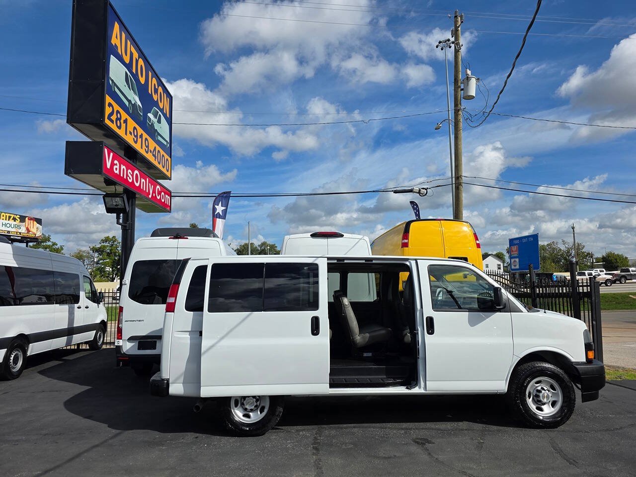 Used 2024 Chevrolet Express 3500 LS RWD image 5