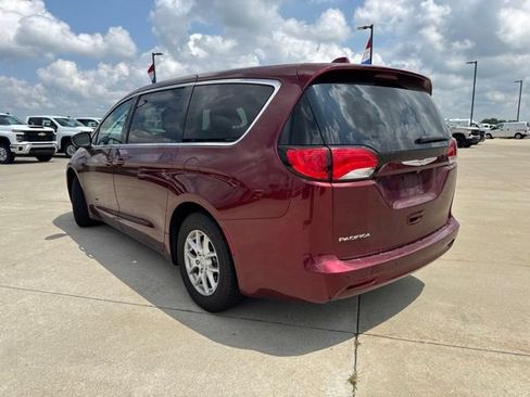 Used 2017 Chrysler Pacifica Touring FWD image 8