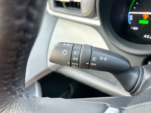 Used 2025 Toyota Sienna XLE FWD image 21