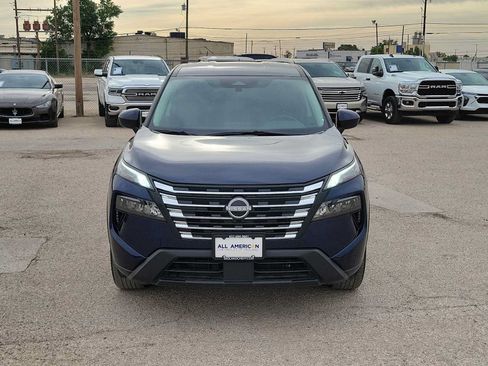 Used 2025 Nissan Rogue SV AWD/4WD image 3