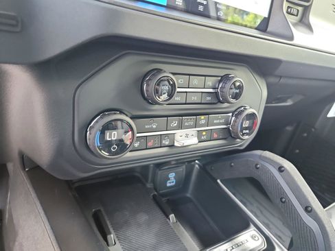 New 2025 Ford Bronco Badlands image 33