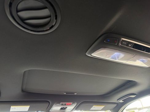 Used 2024 Kia Telluride SX w/ Towing Package FWD image 18