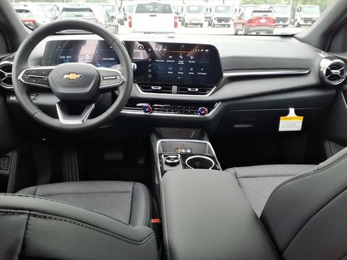 New 2026 Chevrolet Equinox LT w/ Convenience Package II FWD image 18