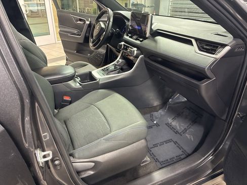 Used 2024 Toyota RAV4 SE image 17