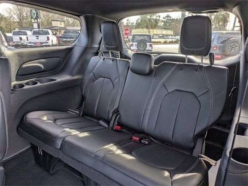 New 2026 Chrysler Pacifica Select image 14