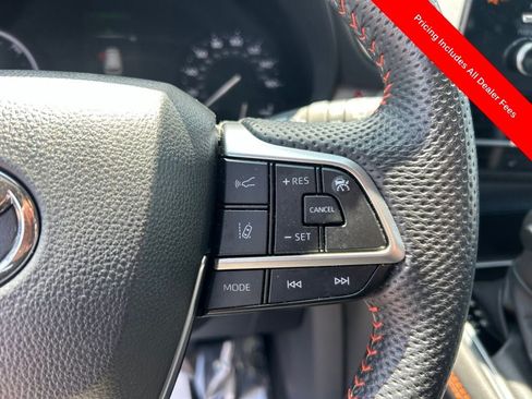 Used 2024 Toyota Sienna XSE w/ XSE Plus Package FWD image 9