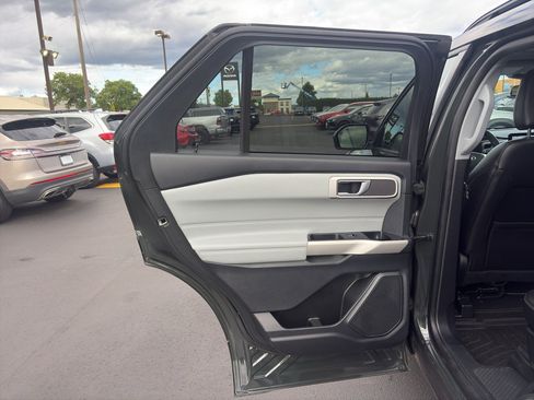 Used 2022 Ford Explorer XLT w/ Equipment Group 202A AWD/4WD image 13