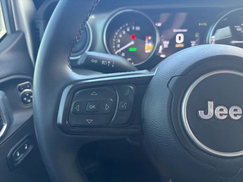 Certified 2023 Jeep Wrangler Unlimited w/ Sun & Screen Package AWD/4WD image 18