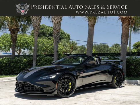 Used 2022 Aston Martin V8 Vantage Roadster RWD image 1