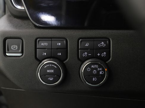 Used 2024 Chevrolet Silverado 3500 LT w/ Convenience Package AWD/4WD image 28