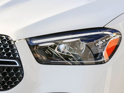 Used 2025 Mercedes-Benz GLE 450e 4MATIC image 4