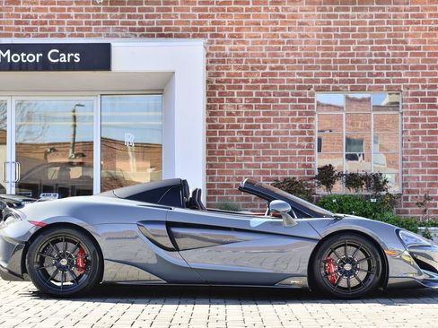 Used 2020 McLaren 600LT Spider RWD image 3