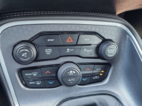 Used 2015 Dodge Challenger R/T Scat Pack w/ Leather Interior Group RWD image 19