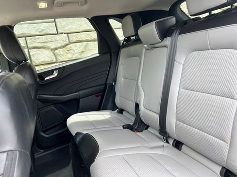 Used 2023 Ford Escape SE FWD image 9