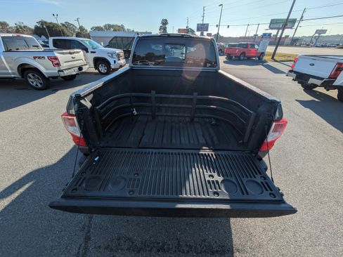 Used 2019 Nissan Titan S w/ S Utility Package image 12