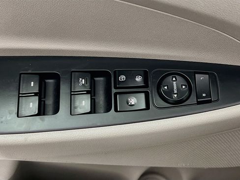 Used 2021 Hyundai Tucson Value FWD image 16