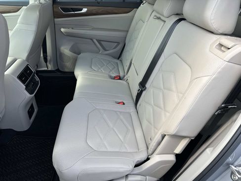 Used 2025 Volkswagen Atlas SE AWD/4WD image 11