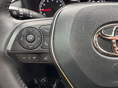 Used 2022 Toyota RAV4 XLE Premium image 18