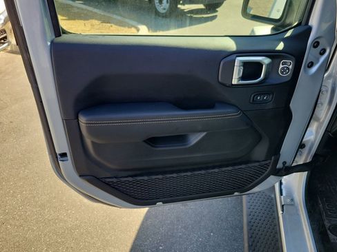 Used 2024 Jeep Wrangler Unlimited Sahara AWD/4WD image 10