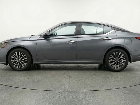 Used 2025 Nissan Altima 2.5 SV image 5