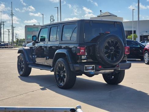 Used 2023 Jeep Wrangler Unlimited Sahara AWD/4WD image 3