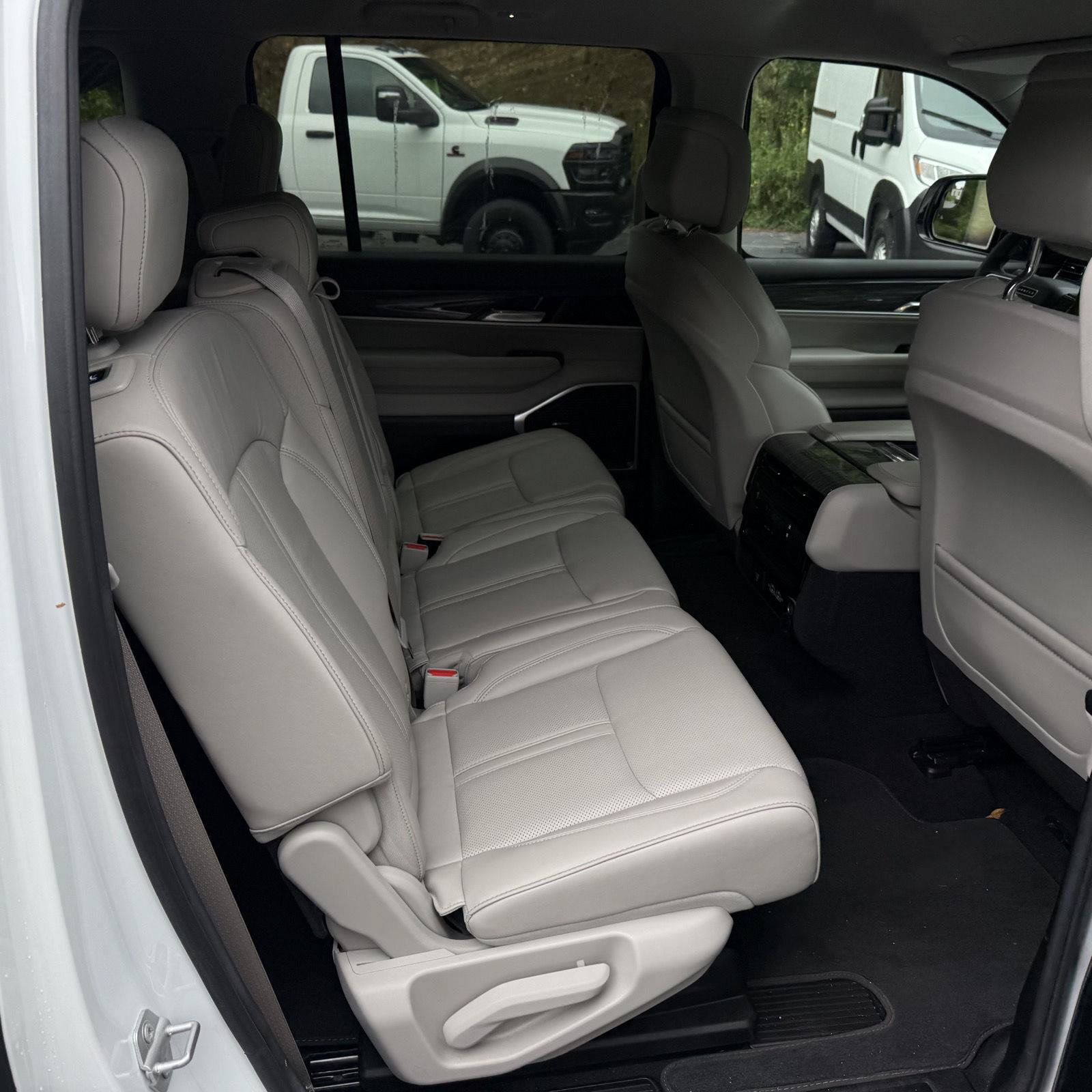 Certified 2022 Jeep Wagoneer Series II AWD/4WD image 43