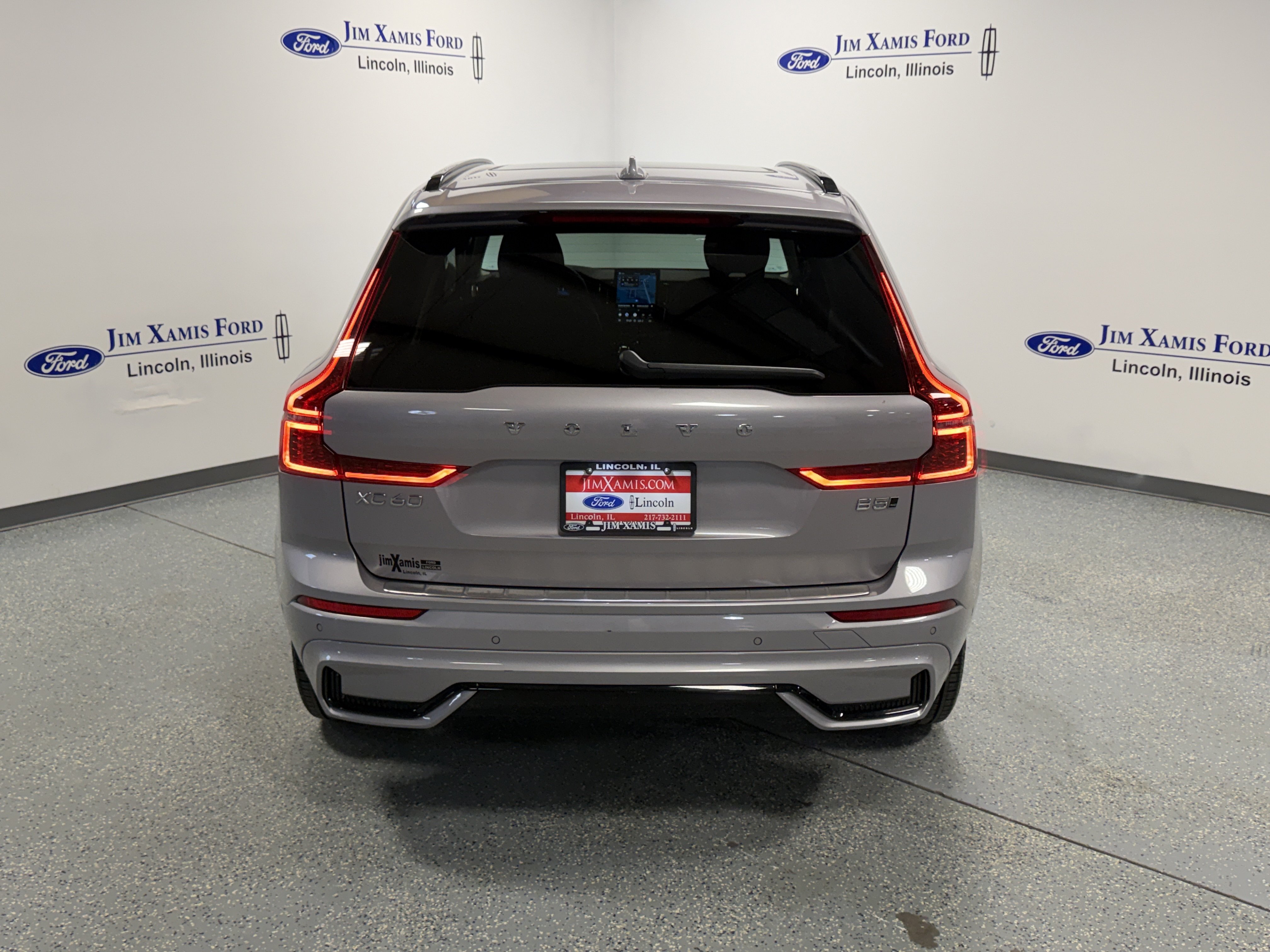 Used 2026 Volvo XC60 B5 Plus AWD/4WD image 32
