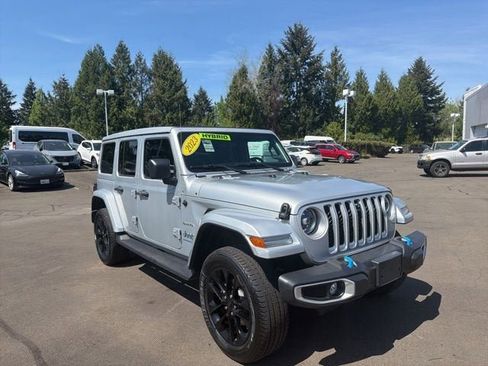 Used 2023 Jeep Wrangler Unlimited Sahara w/ Cold Weather Group AWD/4WD image 1