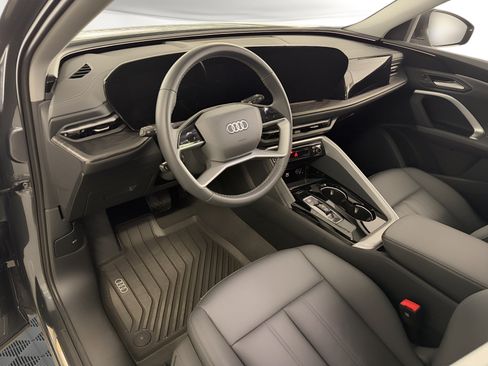 Used 2025 Audi Q5 Premium w/ Convenience Package AWD/4WD image 4