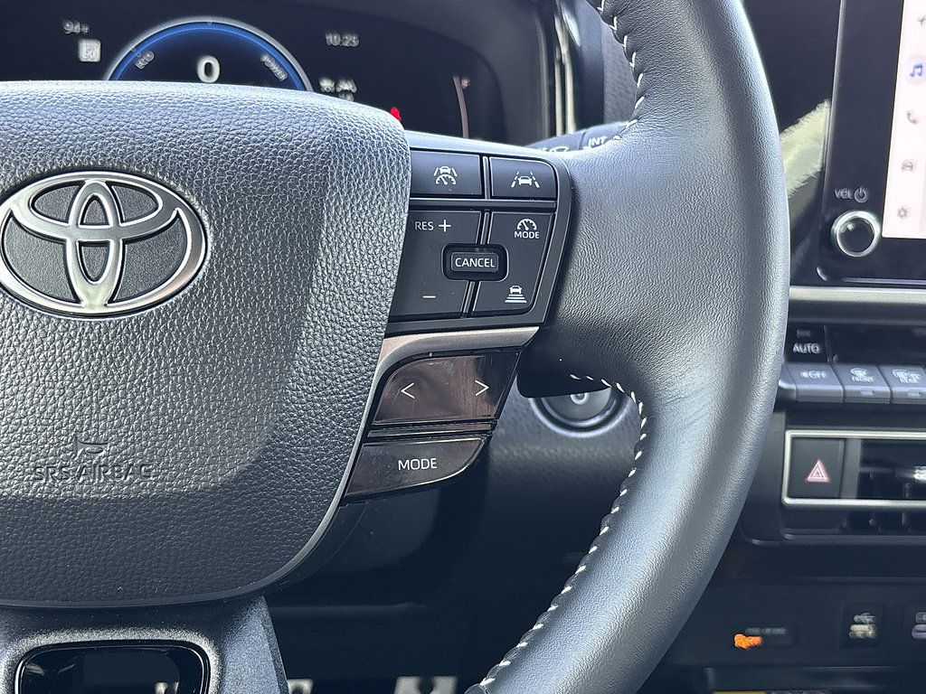 Used 2025 Toyota Camry SE w/ Convenience Package FWD image 17