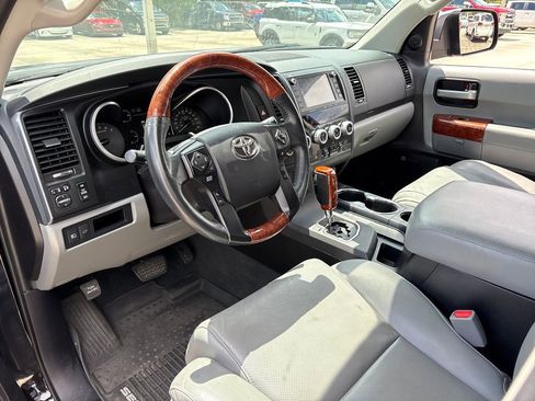 Used 2022 Toyota Sequoia Platinum AWD/4WD image 6