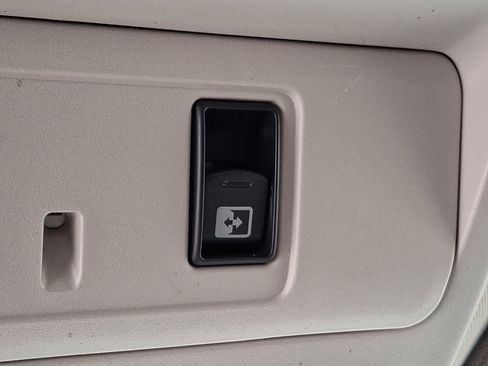 Used 2019 Nissan Titan SL image 27