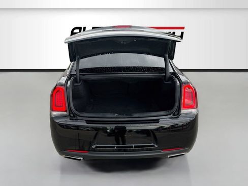 Used 2022 Chrysler 300 Touring w/ Sport Appearance Package RWD image 23