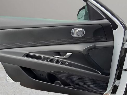 New 2026 Hyundai Elantra Hybrid FWD image 18