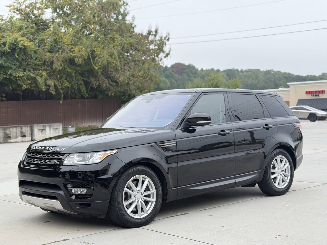 Used 2017 Land Rover Range Rover Sport SE AWD/4WD image 1