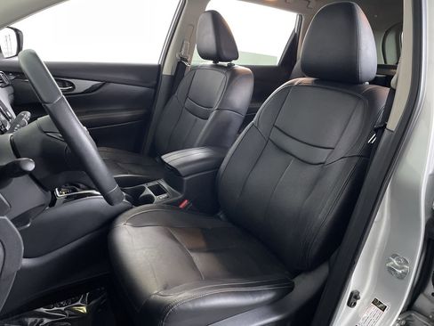 Used 2019 Nissan Rogue SL w/ Premium Package image 12