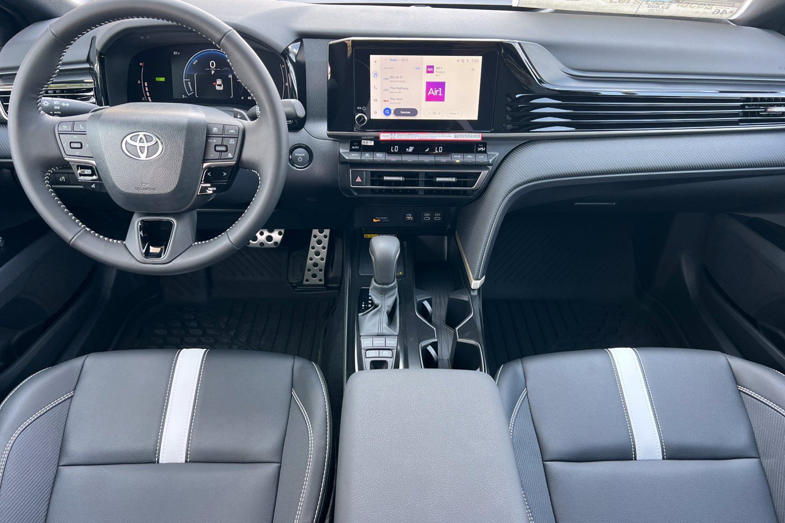 New 2026 Toyota Camry Hybrid FWD image 15