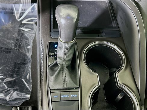 Used 2024 Toyota Camry SE w/ Convenience Package image 21