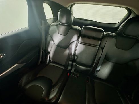 Used 2017 Jeep Cherokee Trailhawk w/ Comfort/Convenience Group image 12