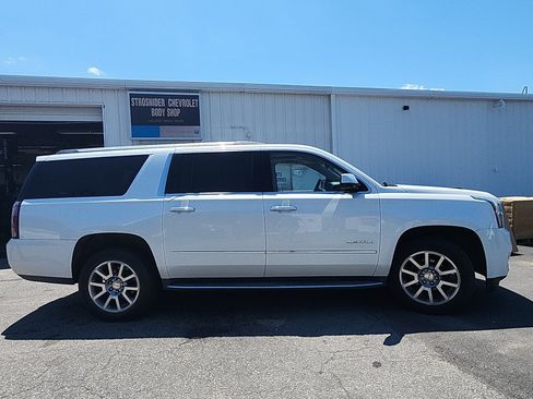 Used 2017 GMC Yukon XL Denali w/ Open Road Package RWD image 6