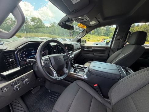 Used 2024 Chevrolet Silverado 1500 LT Trail Boss w/ Convenience Package II AWD/4WD image 7