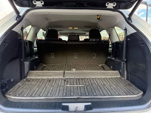 Certified 2023 Toyota Highlander XLE image 37