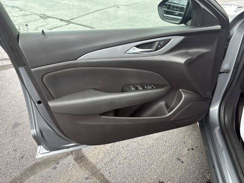 Used 2020 Buick Regal Preferred FWD image 18